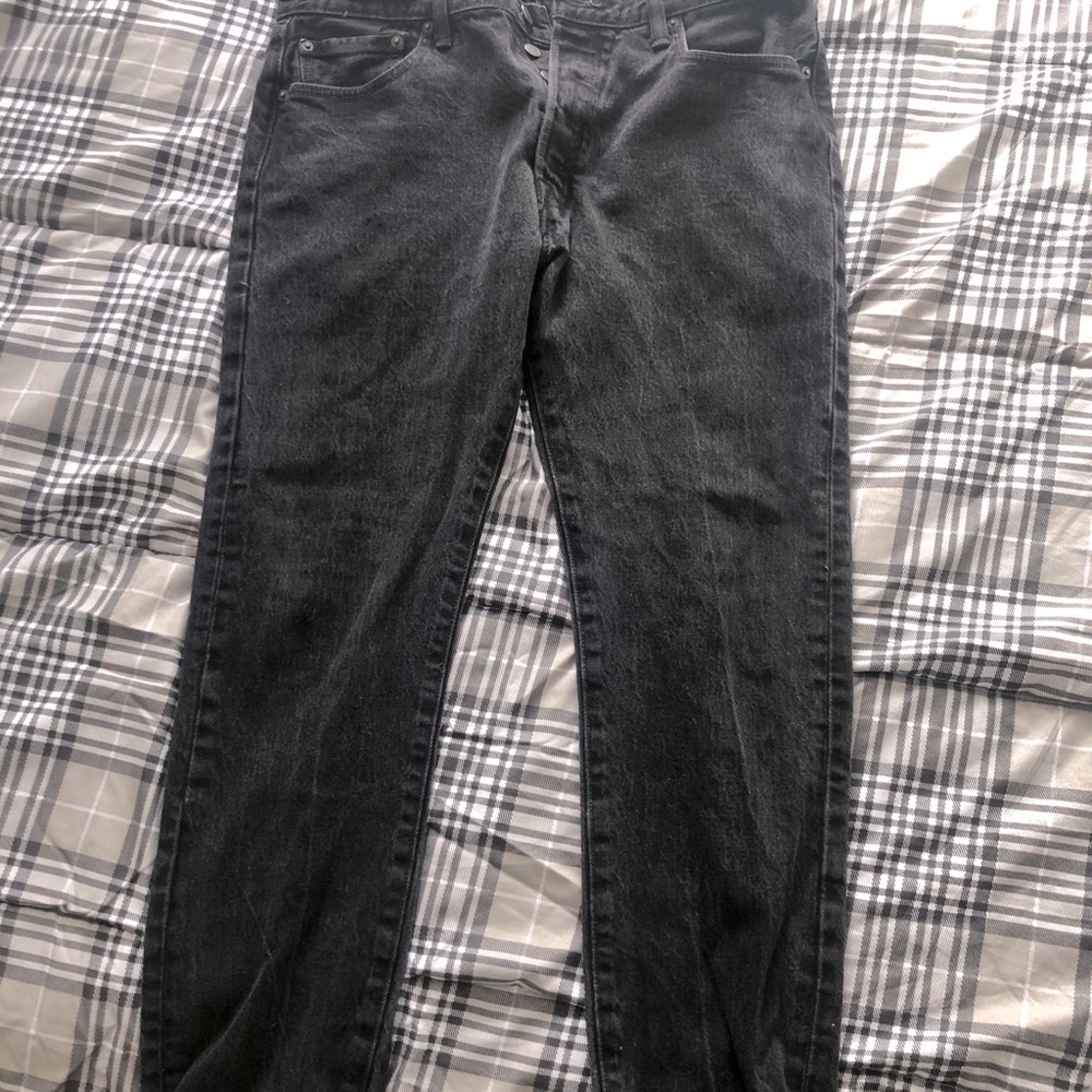 Black slim levi’s jeans.